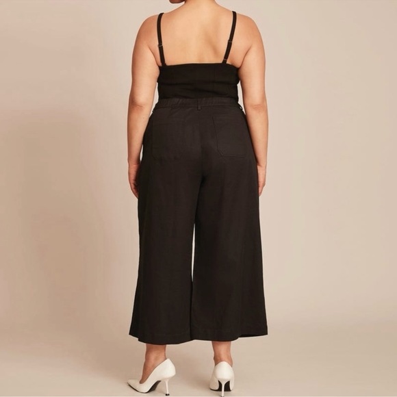 11 Honore Shayla Cropped Tank in Black (3) - Picture 6 of 13
